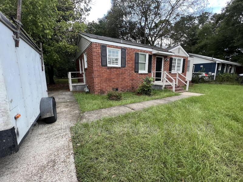 Columbus House: 829 Brooks Road