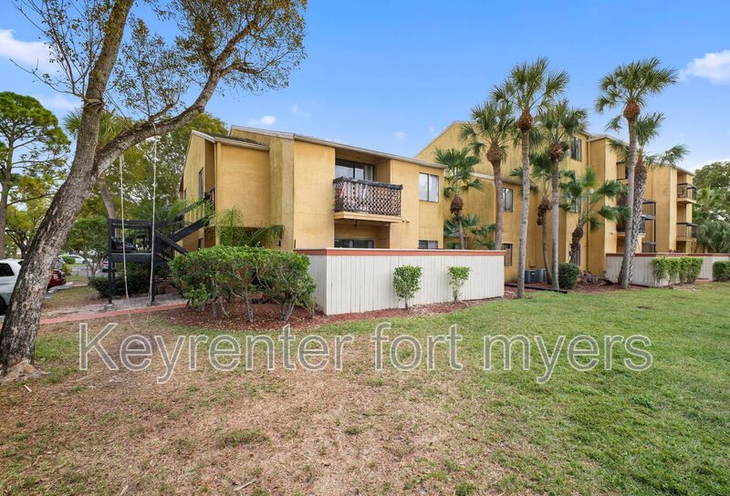 Fort Myers House: 2905 Winkler Ave