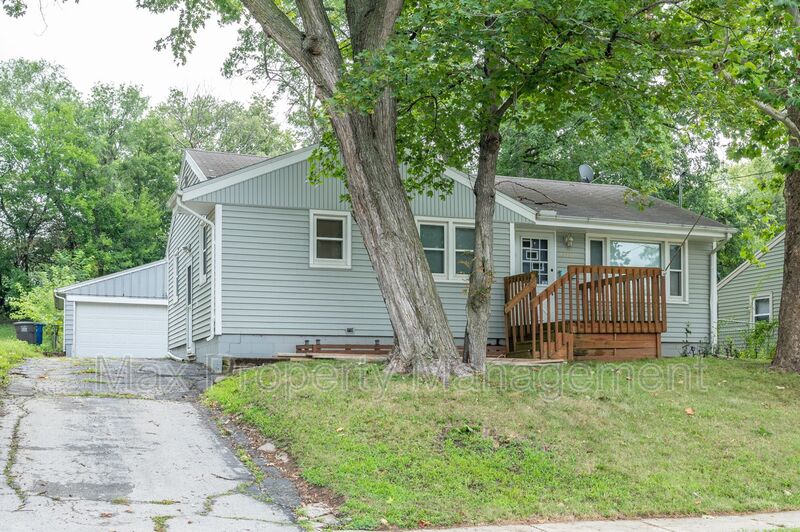 Des Moines House: 3517 62nd St