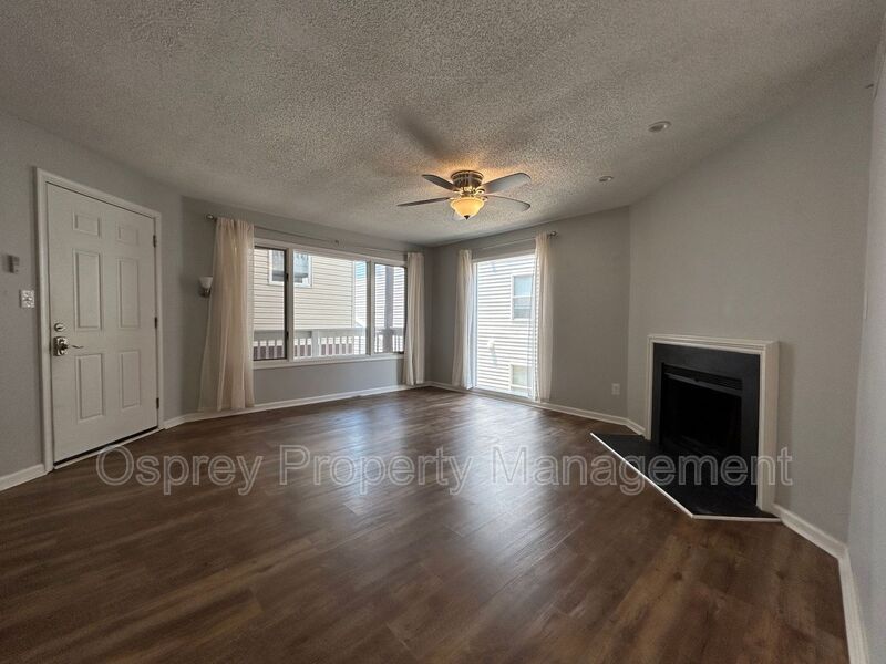 Introducing a charming condo located in the heart of Shore Drive ¨ASK ABOUT OUR ZERO DEPOSIT¨ - Photo 2