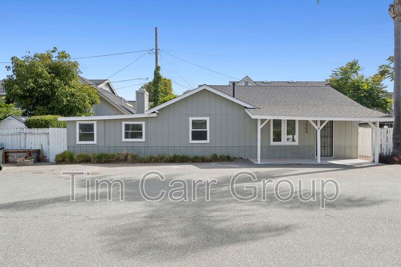 Costa Mesa House: 2545 Elden Ave