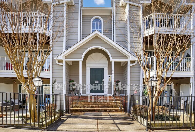 Greensboro House: 3701 Cotswold Terrace