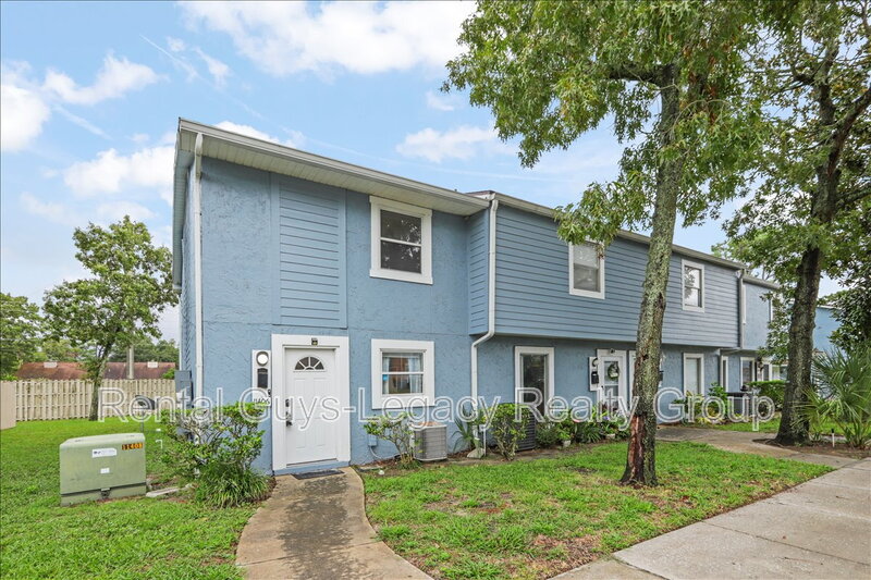 Jacksonville Townhome: 11406 Bedford Oaks Dr