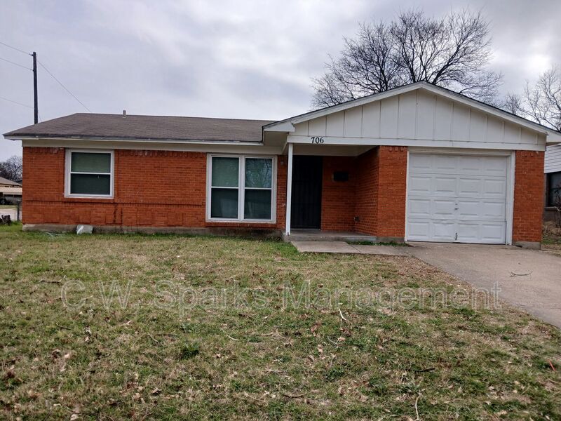 Dallas House: 706 Goldwood Dr