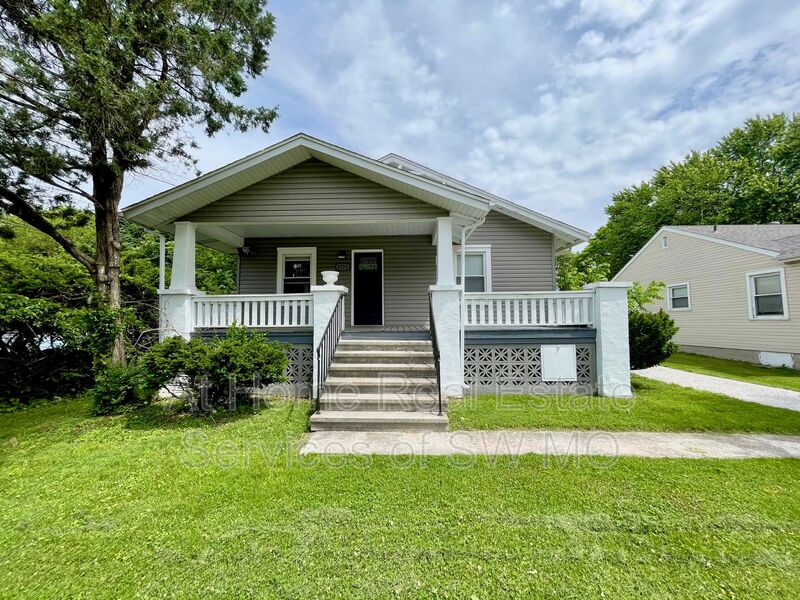 Springfield House: 1215 E Bennett