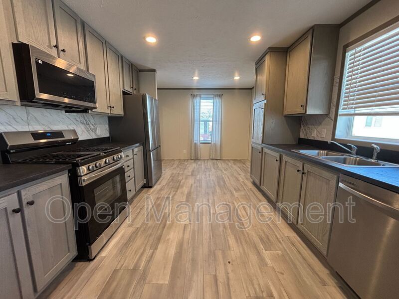 Bismarck House: 725 S 12th St