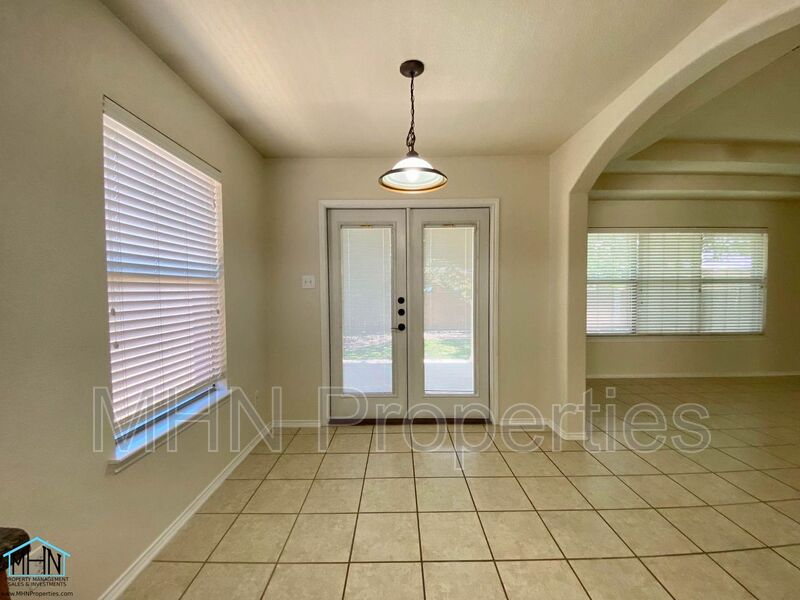 Spacious and Well Designed, 3bed/2.5 bath, located in the far Northeast just inside loop 1604! - Photo 10