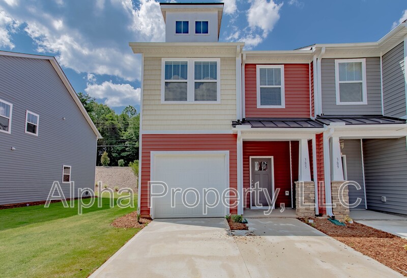Duncan House: 385 Hague Drive