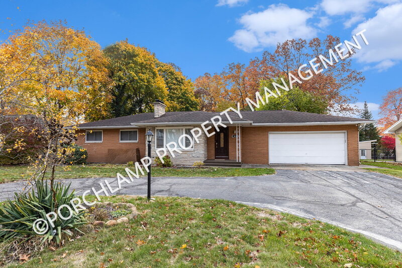 Norton Shores House: 1431 West Norton Avenue