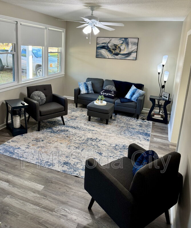 Columbia House: 3615 Truman St