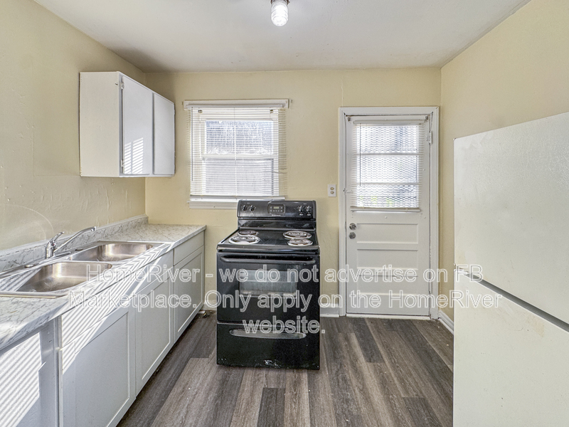 Columbia House: 2413 Laurel St
