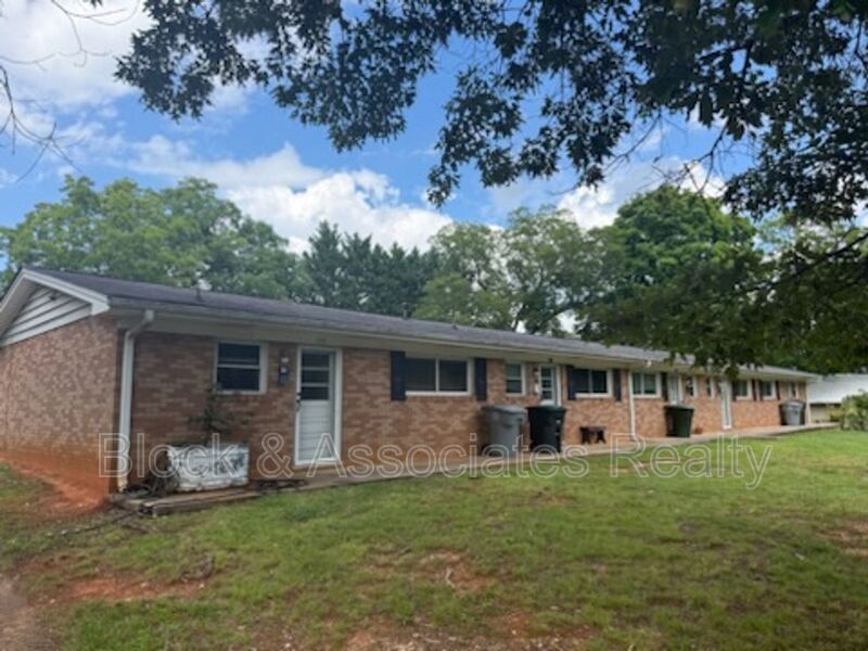 Asheboro House: 142 W. Pritchard St