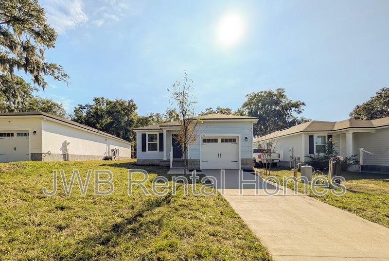 Jacksonville House: 570 59th St W