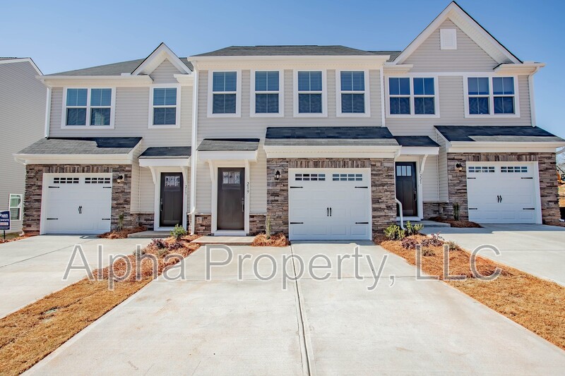 Simpsonville House: 219 Clearwood Drive
