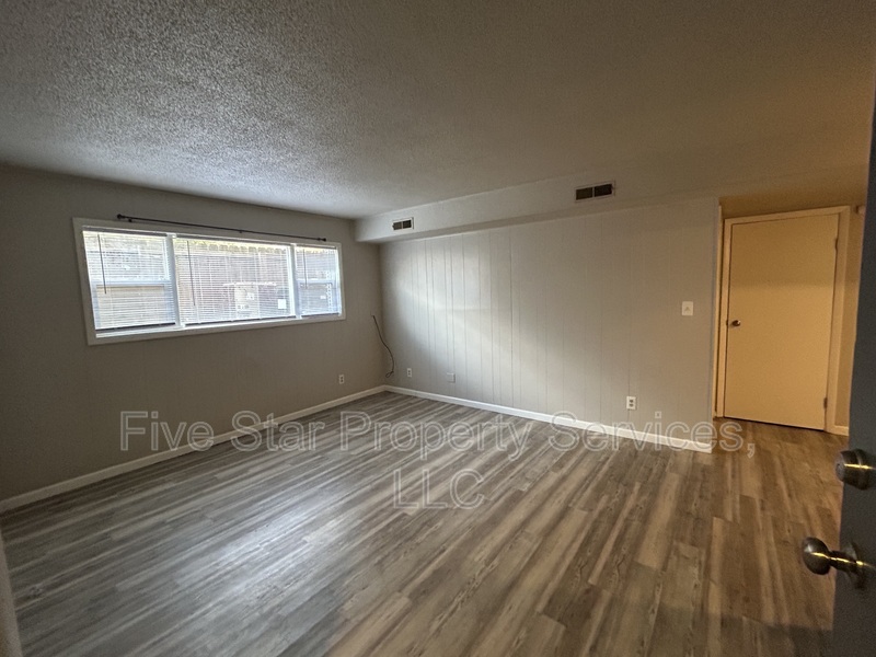 Springfield Condo: 205 W Allen St