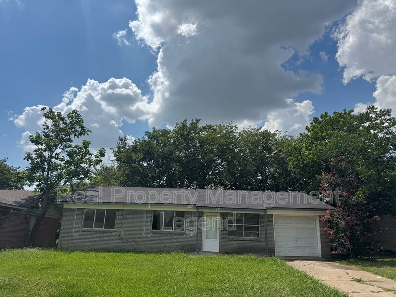Mesquite House: 1021 Irene Dr