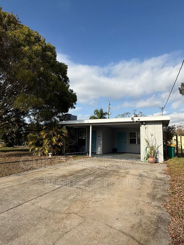Englewood House: 1949 Forked Creek Dr