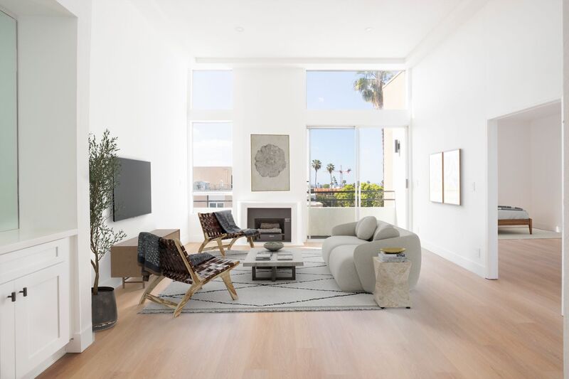 Los Angeles Condo: 1616 N Serrano Ave