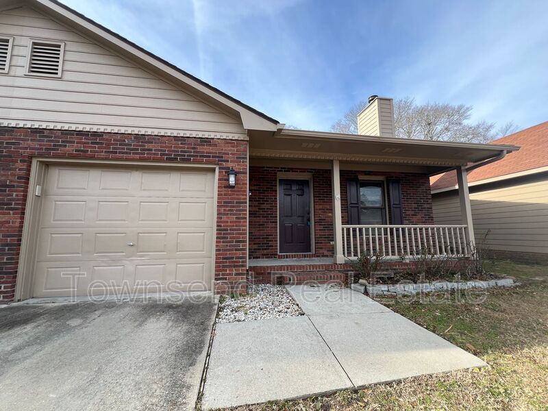 Fayetteville House: 2587 Gotts Lane