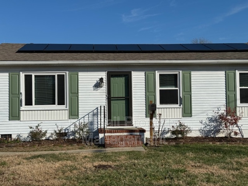 Newport News House: 6002 Old Chestnut Ave