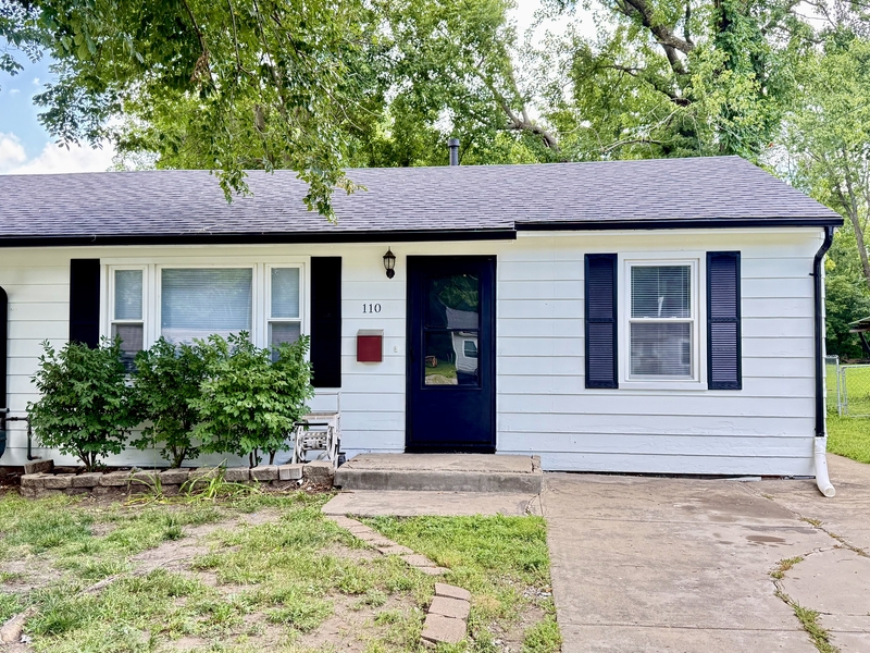 Olathe House: 110 South Annie Street