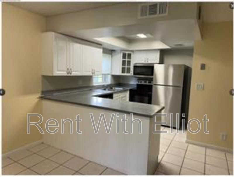 Davie Condo: 25 Laredo  PL