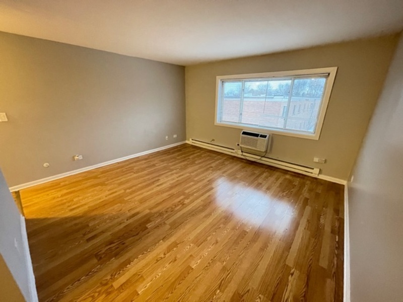 Wheeling Condo: 515 S. Milwaukee Avenue - 515-19