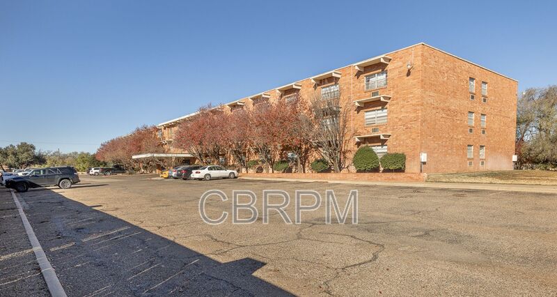 Lubbock House: 2601 York Ave