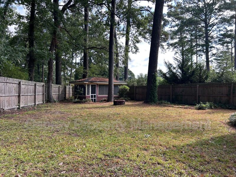 Stylish Ranch home with Expansive Yard in Prime Location! 