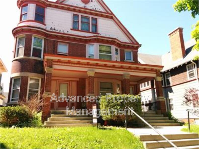 Milwaukee Condo: 3113 W McKinley Blvd