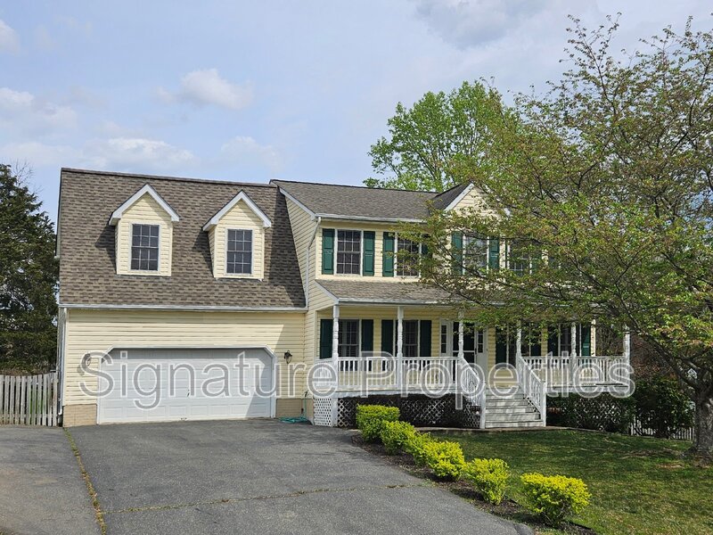 Fredericksburg House: 10 Lockwood Dr