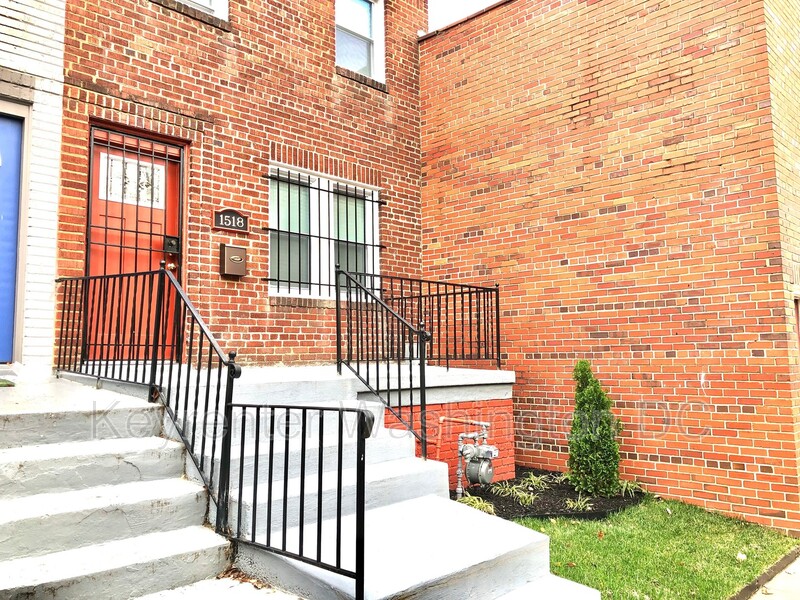 Washington House: 1518 Queen St