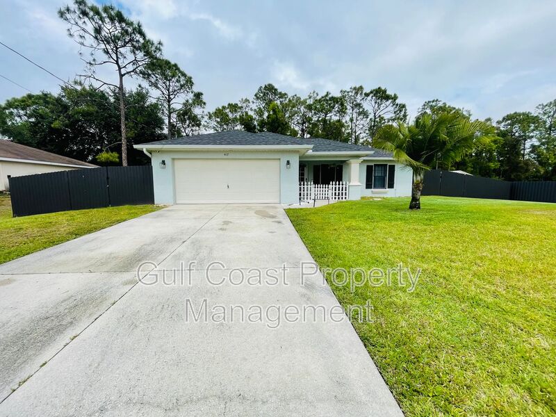 Lehigh Acres House: 417 Broadmoor St