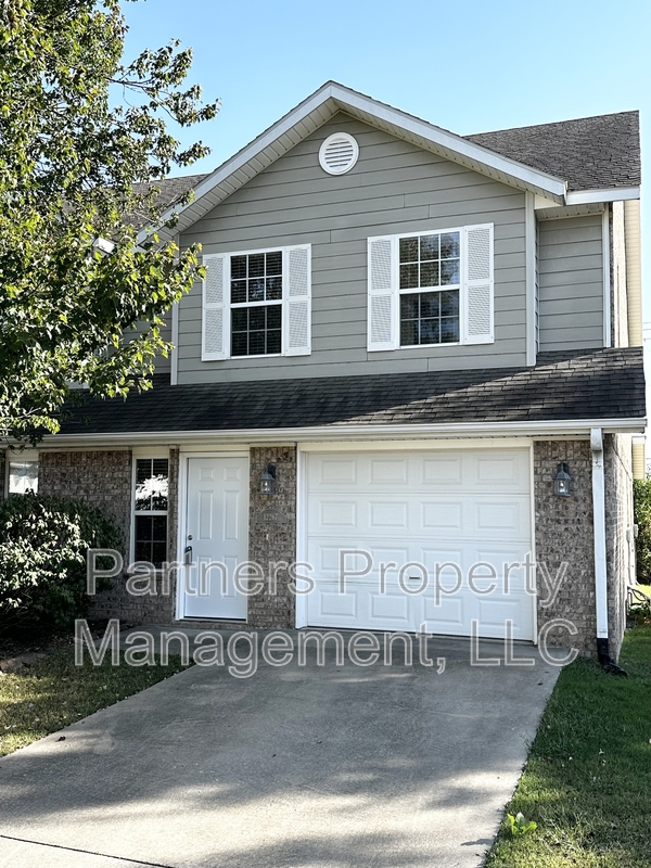 Farmington Townhome: 12267 Rambling Rose Way