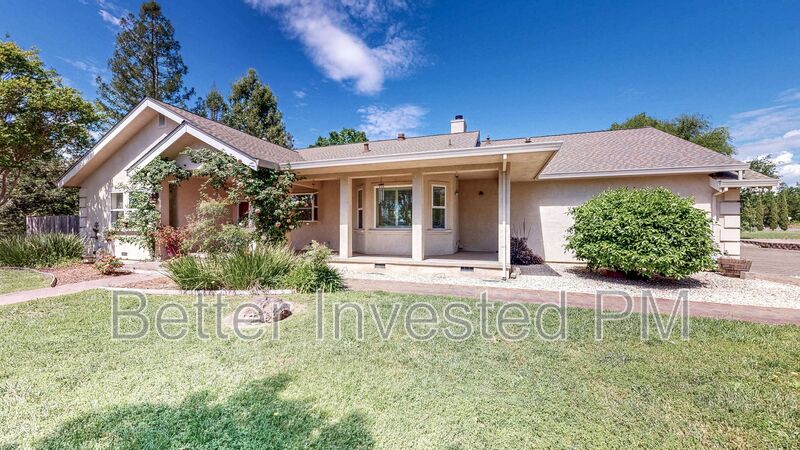 Santa Rosa House: 106 Lafayette Dr