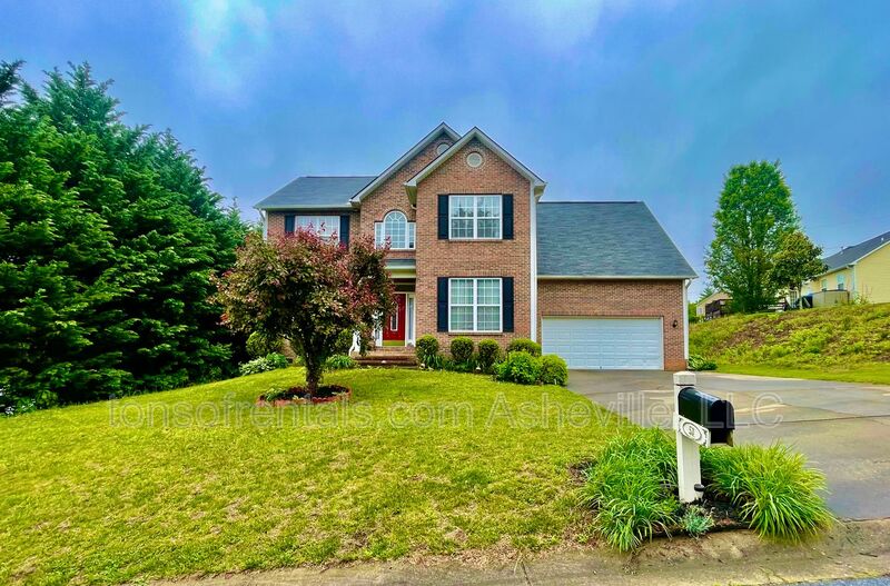 Arden House: 51 Yorktown Circle