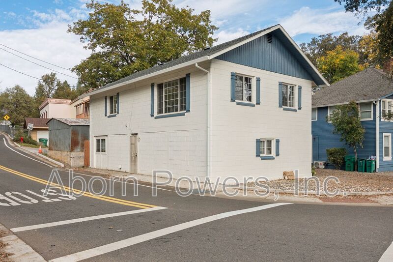 Placerville House: 1031 Spring Street