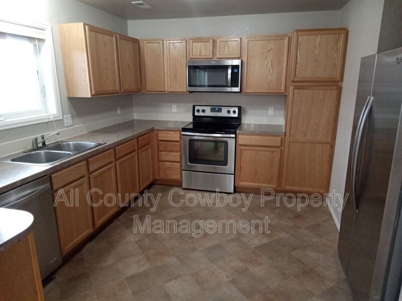 Laramie Condo: 923 Person St