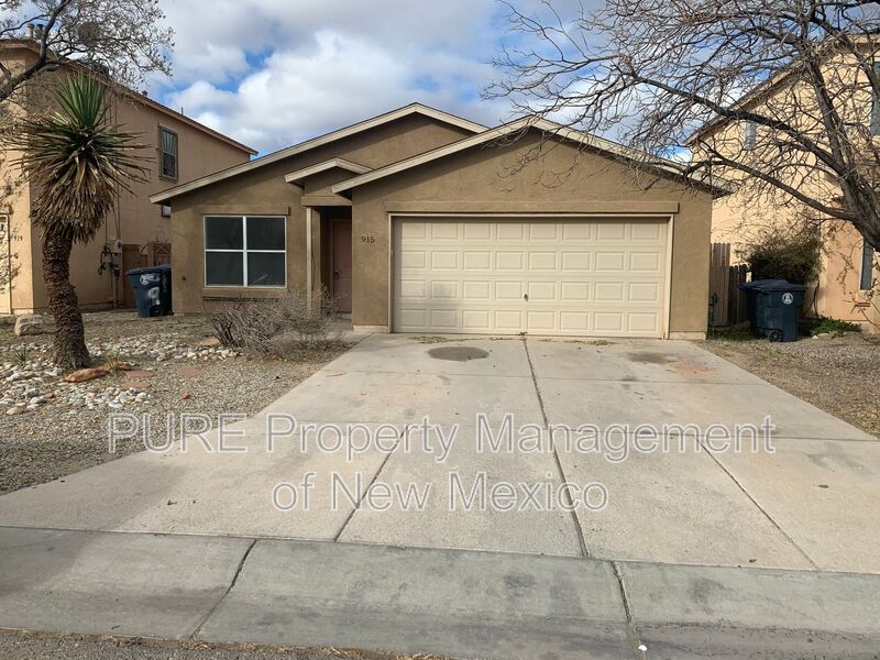 Albuquerque House: 915 Blackbird Dr SW