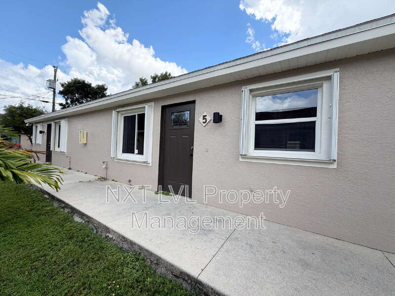 Cape Coral Condo: 1321 SE 8th Ave