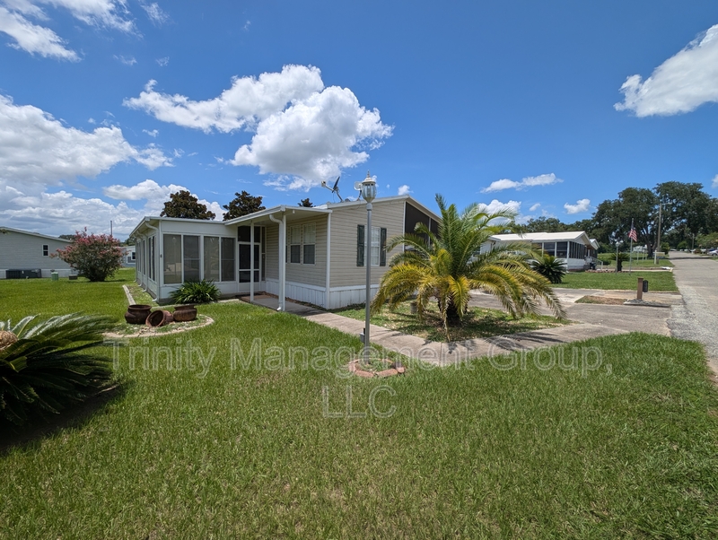 Dade City House: 10045 Wellington Avenue