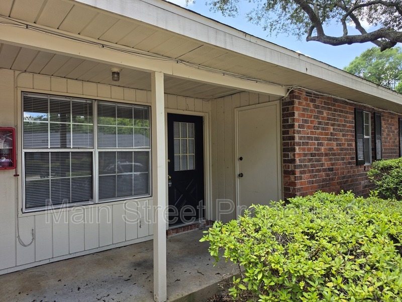 Milton Condo: 6288 Hamilton Bridge Road