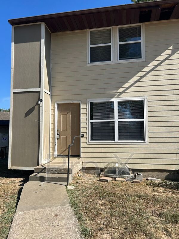 Pittsburg House: 3000 N Joplin St