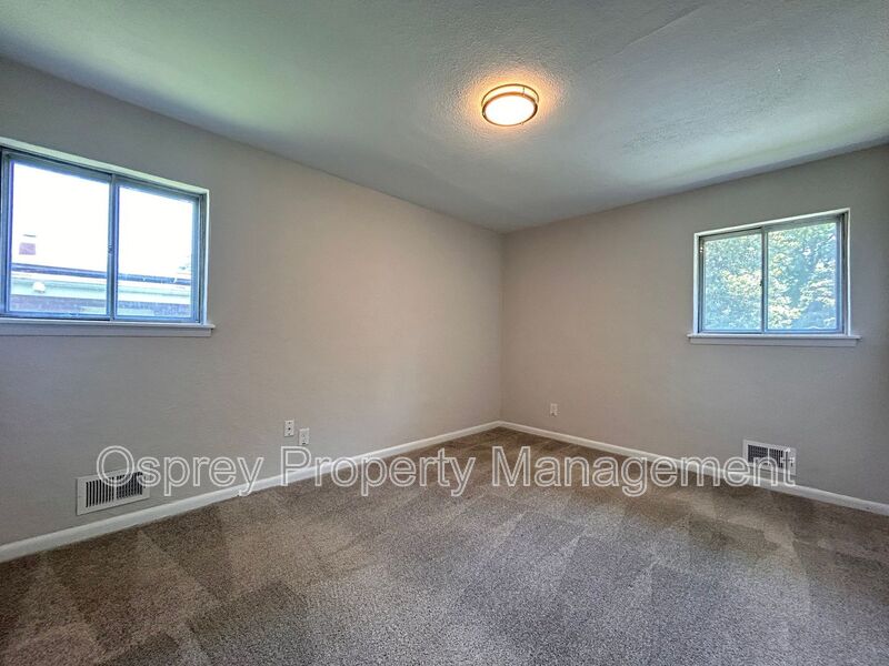 Charming 3-Bedroom Home with Bonus Room & Spacious Yard