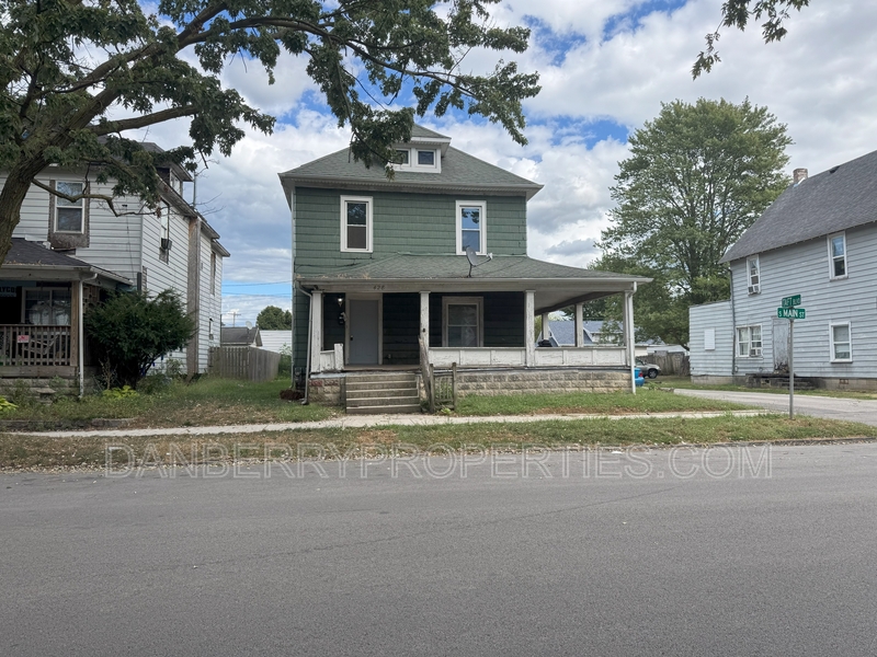 Fostoria House: 428 South Main Street