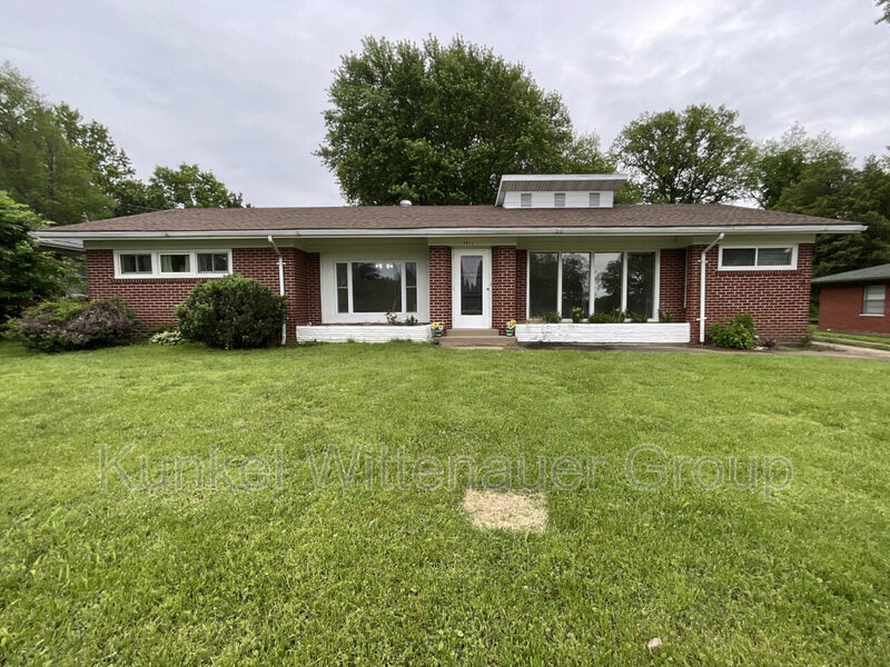 Belleville House: 7911 W Main Street