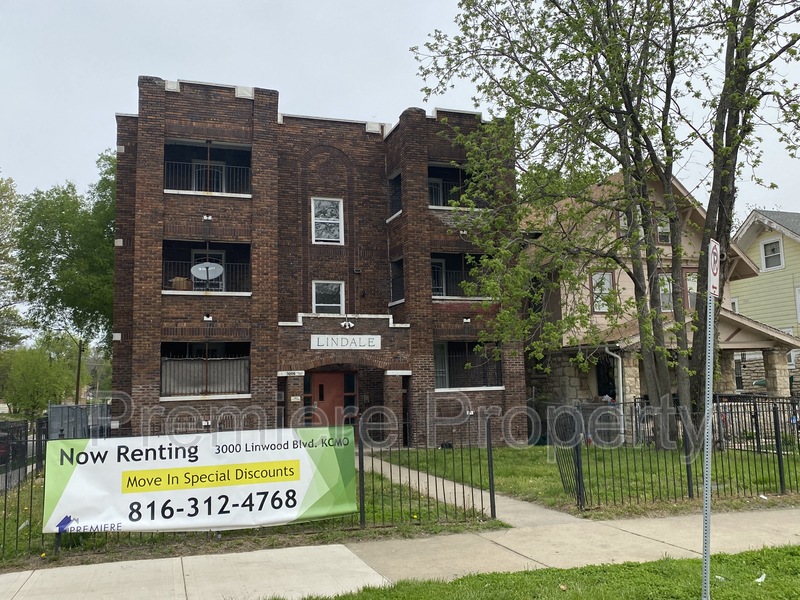 Request a Viewing for 3000 E Linwood Blvd, Unit 2SW Tenant Turner