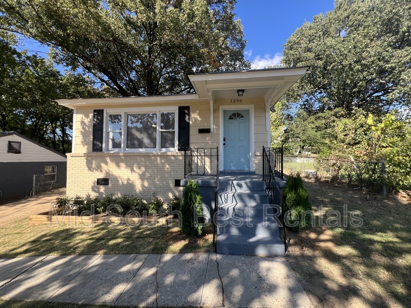 Memphis House: 1396 Ledger Rd