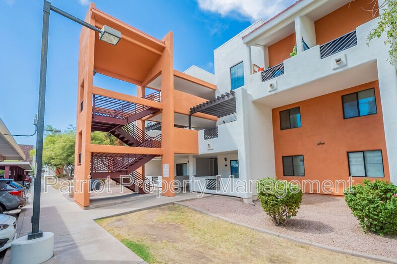 Tempe House: 1005 E 8th St