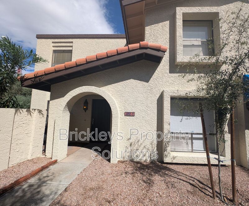 Phoenix Townhome: 4820 E Winston Dr.